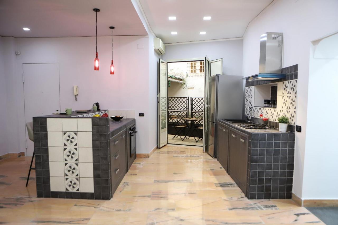 Modern Apartment At Piazza Del Gesu' By Wonderful Italy نابولي المظهر الخارجي الصورة