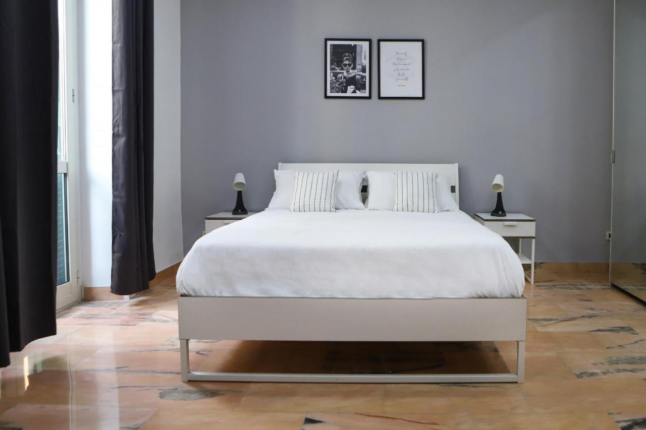 Modern Apartment At Piazza Del Gesu' By Wonderful Italy نابولي المظهر الخارجي الصورة