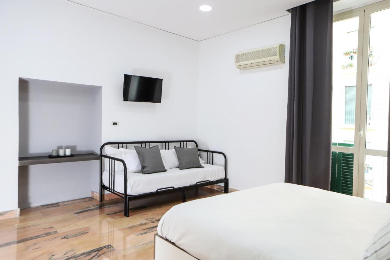 Modern Apartment At Piazza Del Gesu' By Wonderful Italy نابولي المظهر الخارجي الصورة