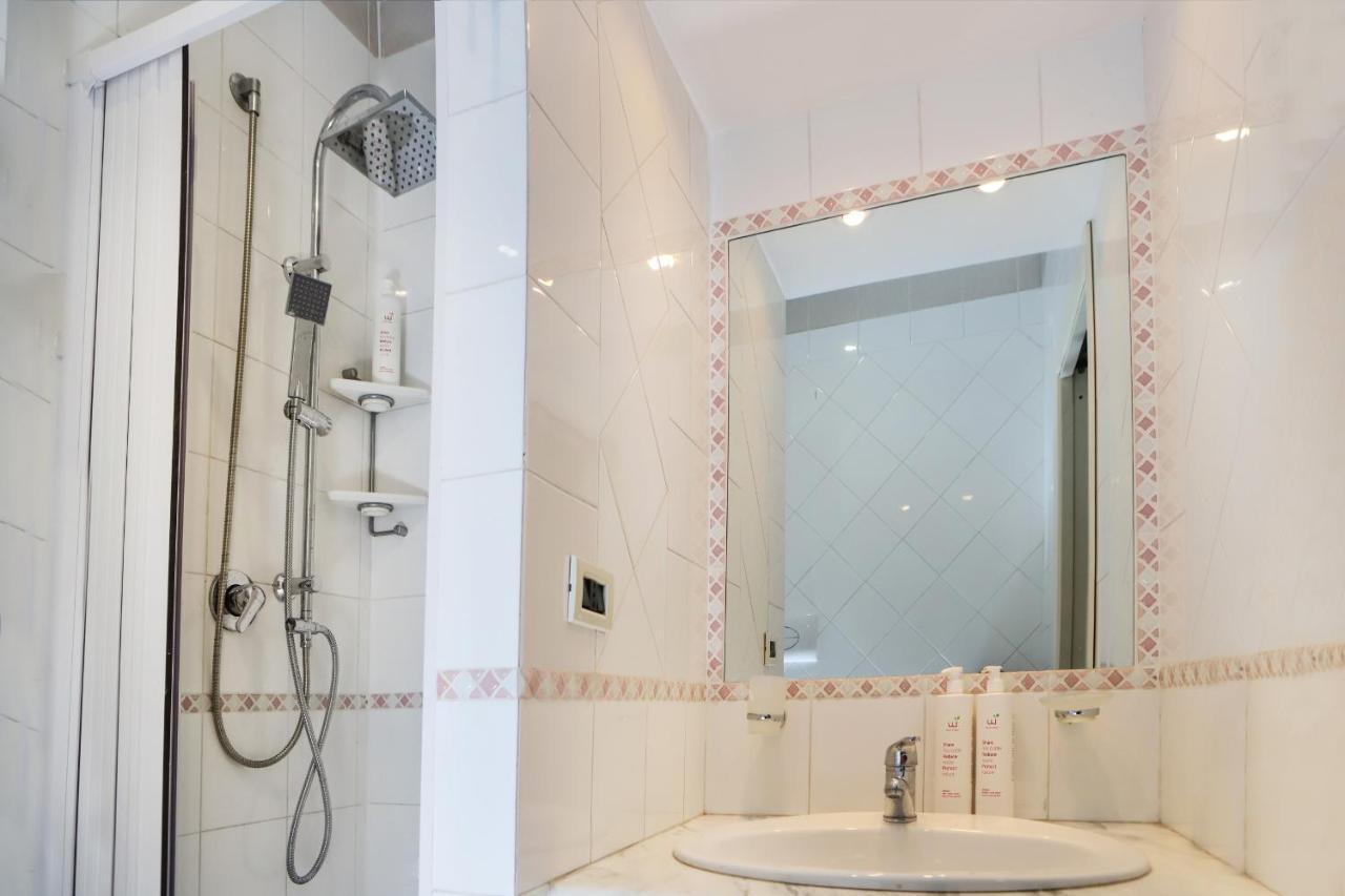 Modern Apartment At Piazza Del Gesu' By Wonderful Italy نابولي المظهر الخارجي الصورة