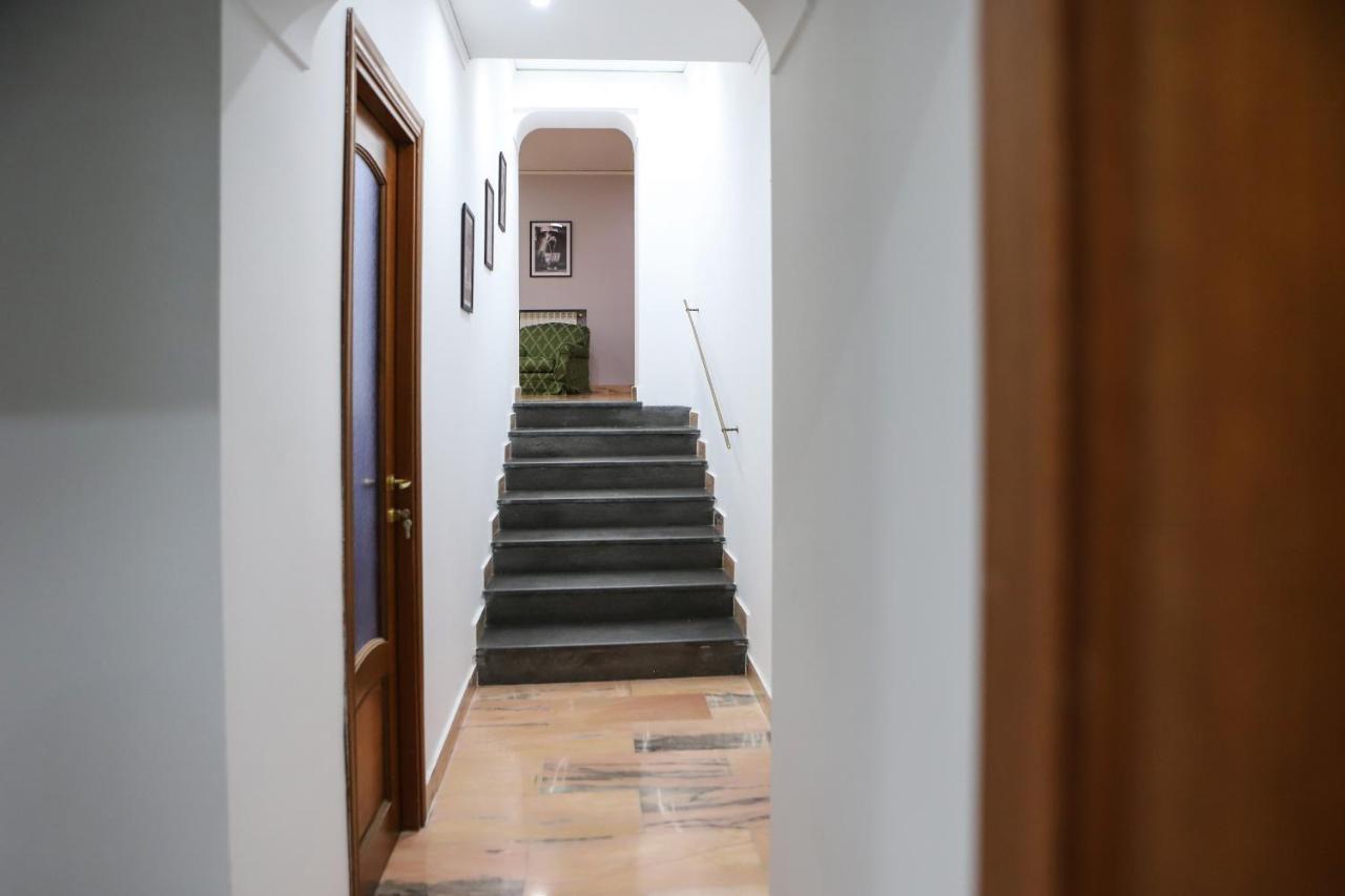 Modern Apartment At Piazza Del Gesu' By Wonderful Italy نابولي المظهر الخارجي الصورة