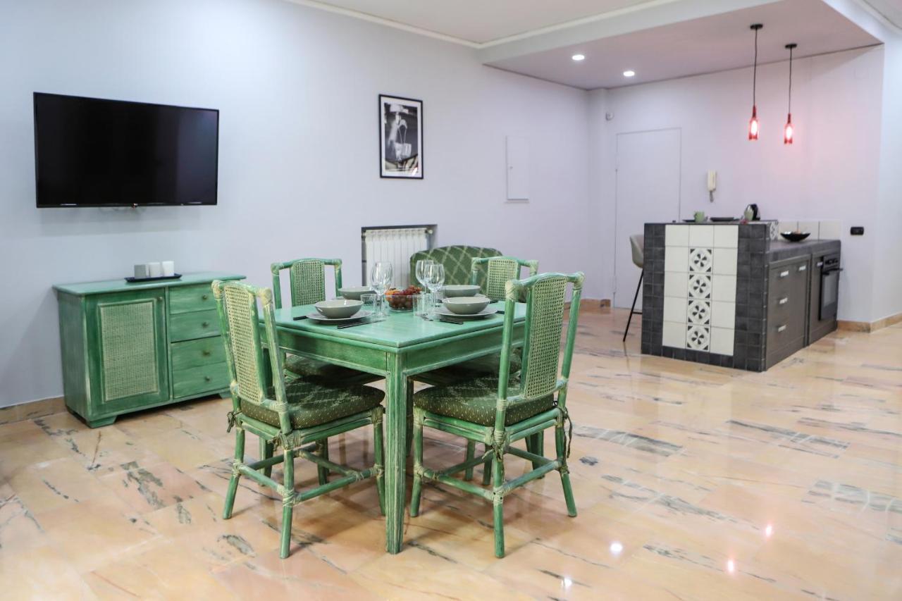 Modern Apartment At Piazza Del Gesu' By Wonderful Italy نابولي المظهر الخارجي الصورة